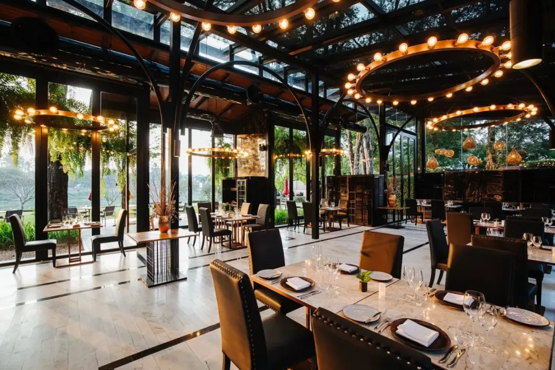 Cross-Chiang-Mai-Riverside-Restaurant