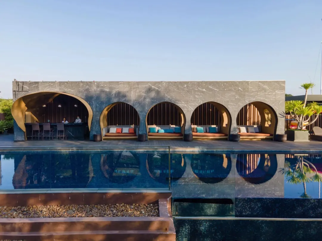 Cross-Chiang-Mai-Riverside-Rooftop-Pool