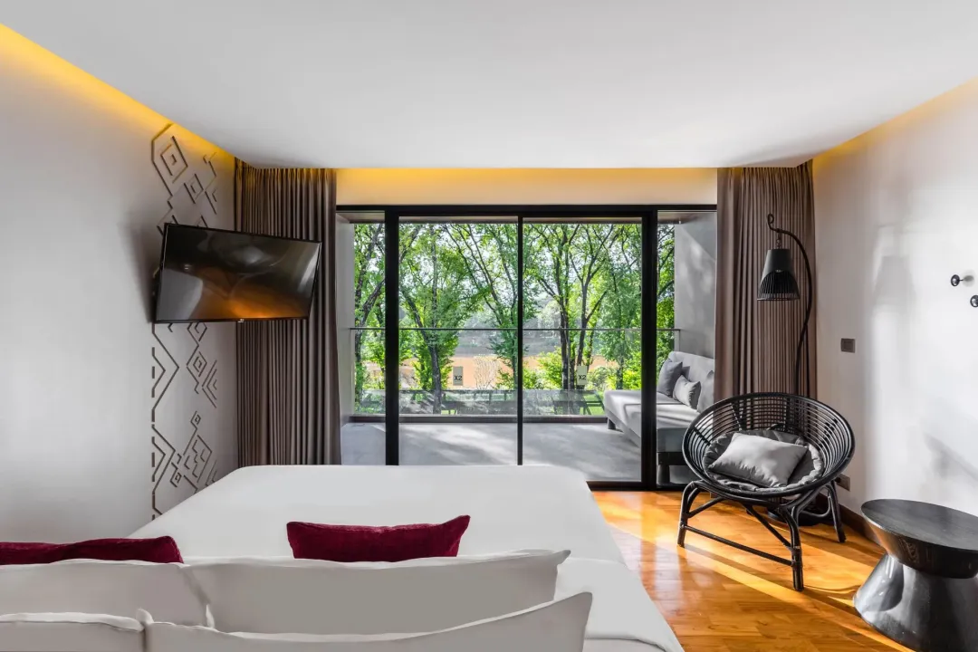 Cross-Chiang-Mai-Riverside-River-View-Suite