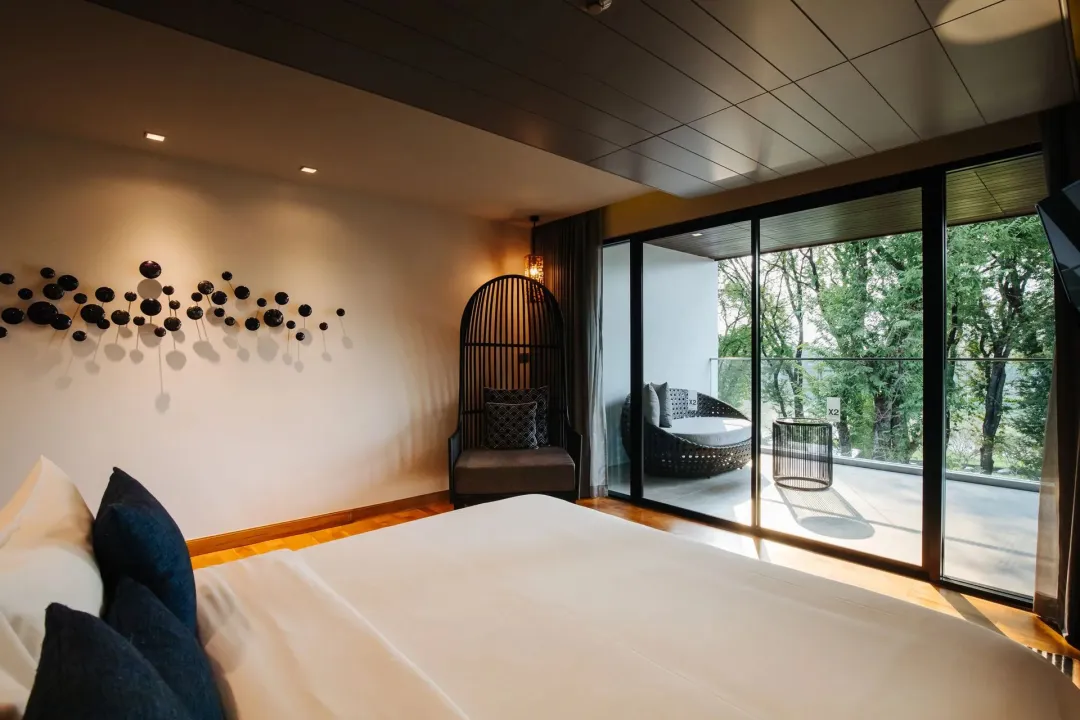 Cross-Chiang-Mai-Riverside-River-View-Suite-Detail