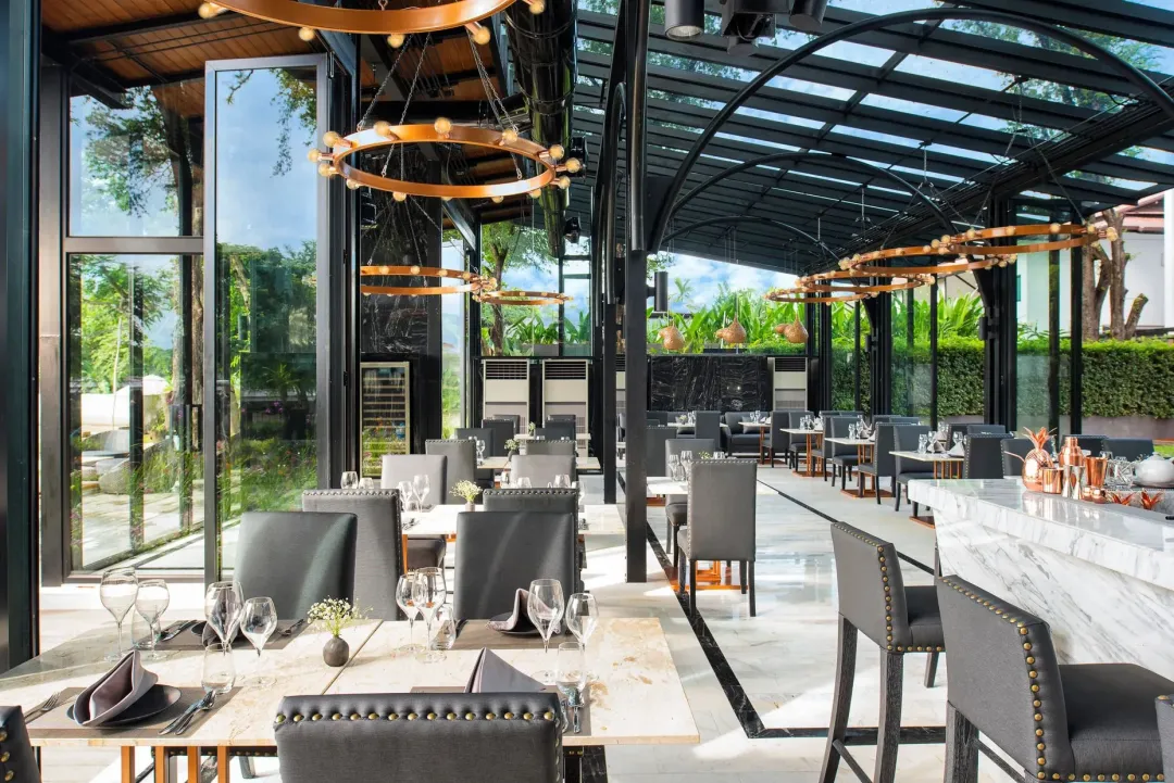 Cross-Chiang-Mai-Riverside-Oxygen-Restaurant