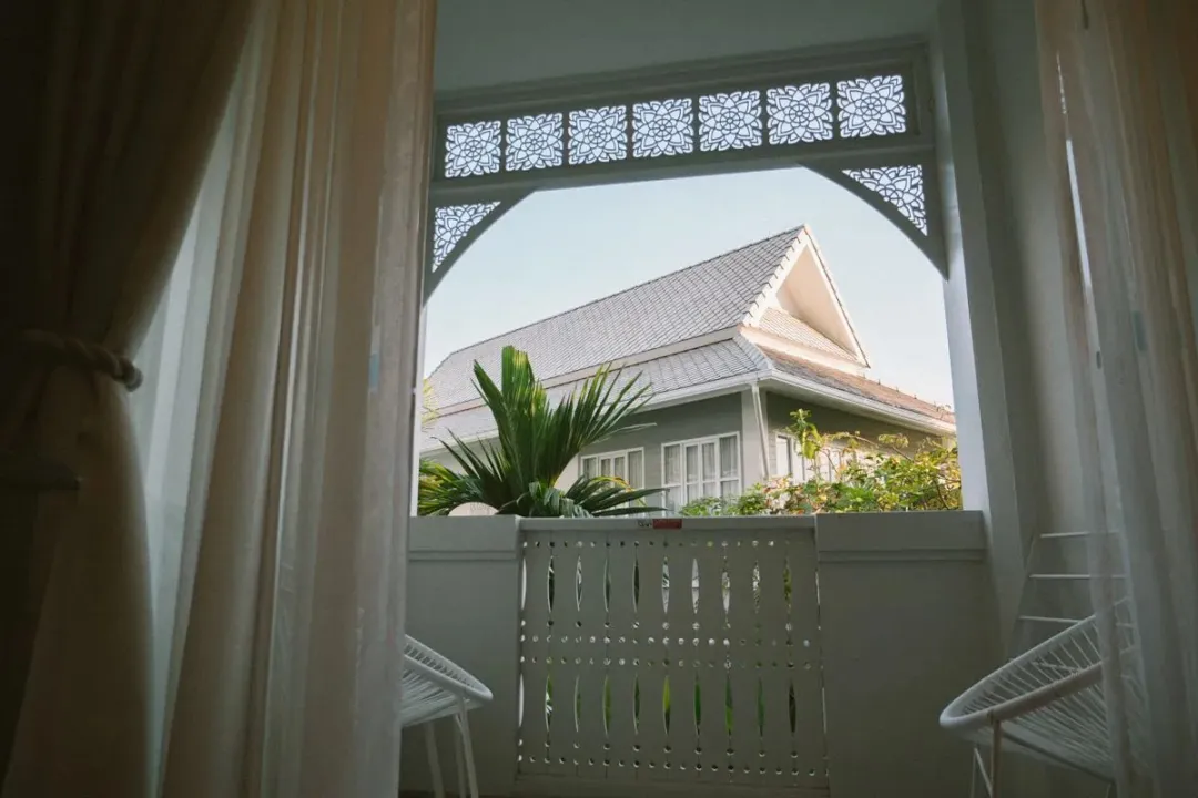 Away-Chiang-Mai-Thapae-Balcony