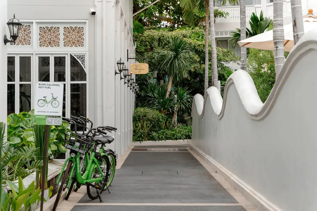 Away-Chiang-Mai-Thapae-Cycle-Rental