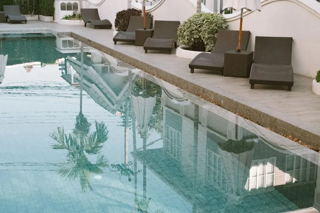 Away-Chiang-Mai-Thapae-Pool-Beds