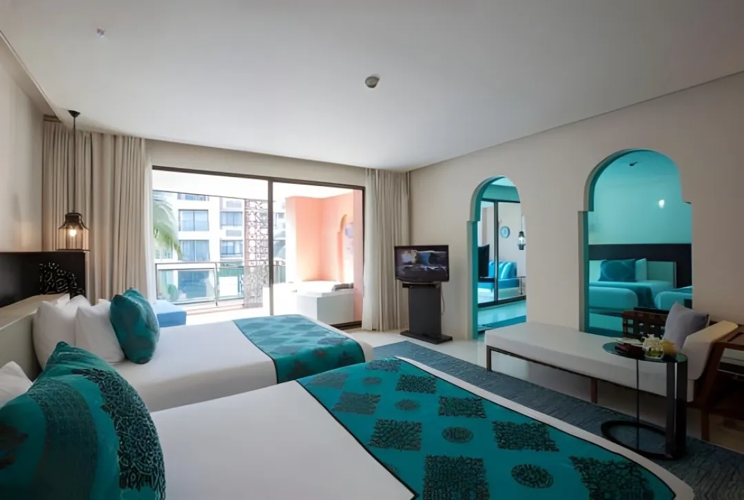 Junior Suite with Pool View - Bedroom