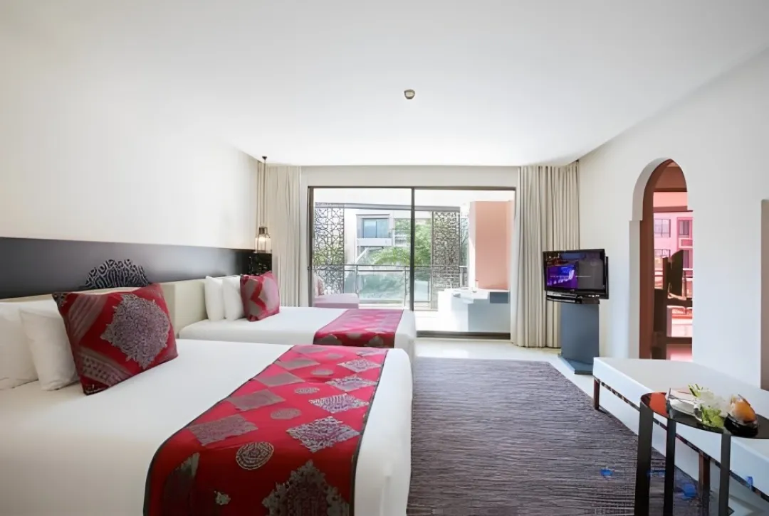 Junior Suite with Pool View - Bedroom View