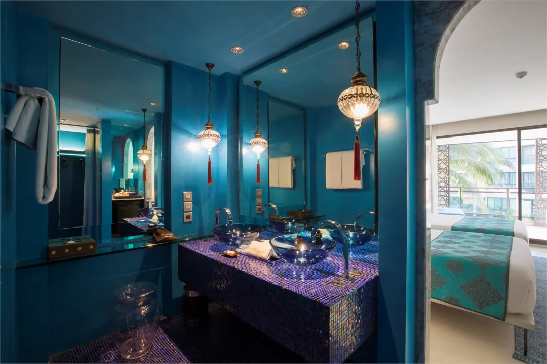 Junior Suite with Pool View - Bathroom View