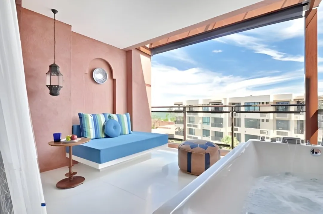 Junior Suite with Pool View - Balcony Lounge