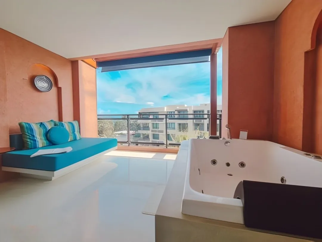 Junior Family Suite with Pool View - Balcony Lounge