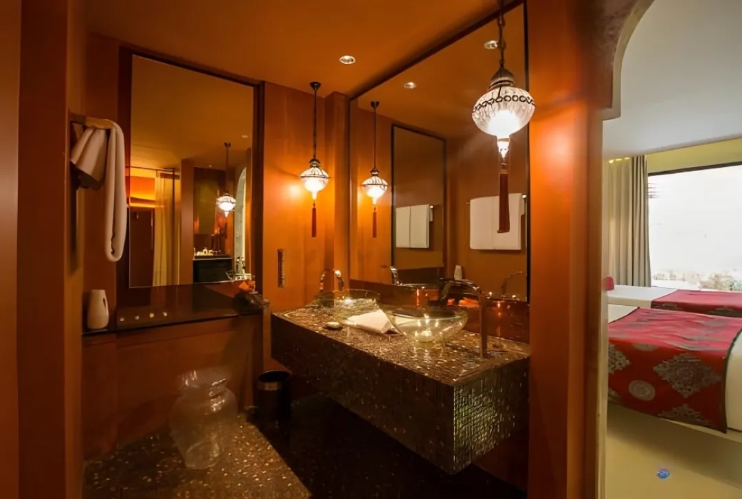 Fountain Pool Suite - Bathroom