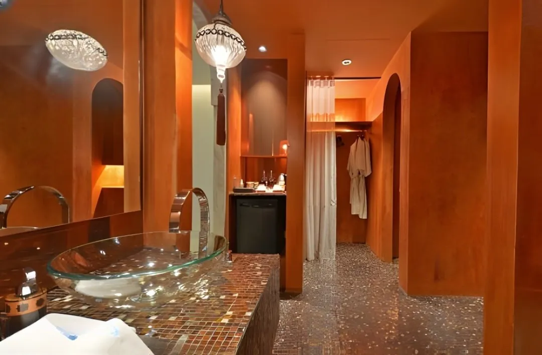 Fountain Pool Suite - Bathroom View