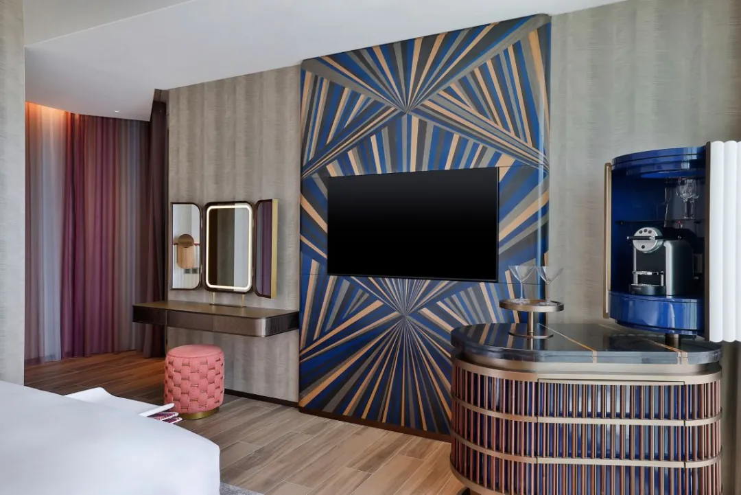 Marvelous Corner Room - Bedroom View