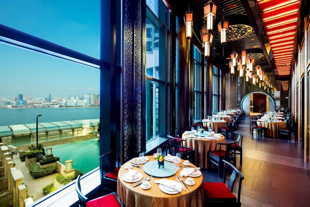 Harbour Grand Hong Kong -Restaurant with View