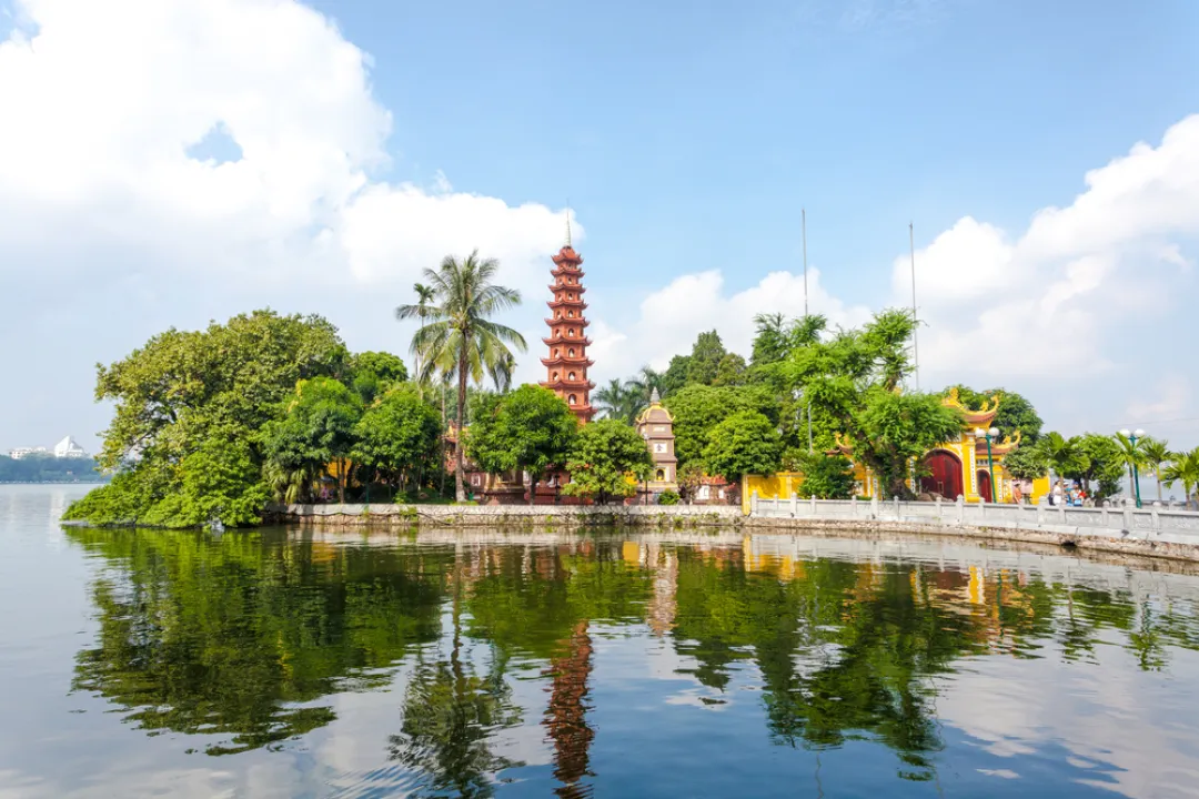 The oldest Buddhist temple in Hanoi with Day View