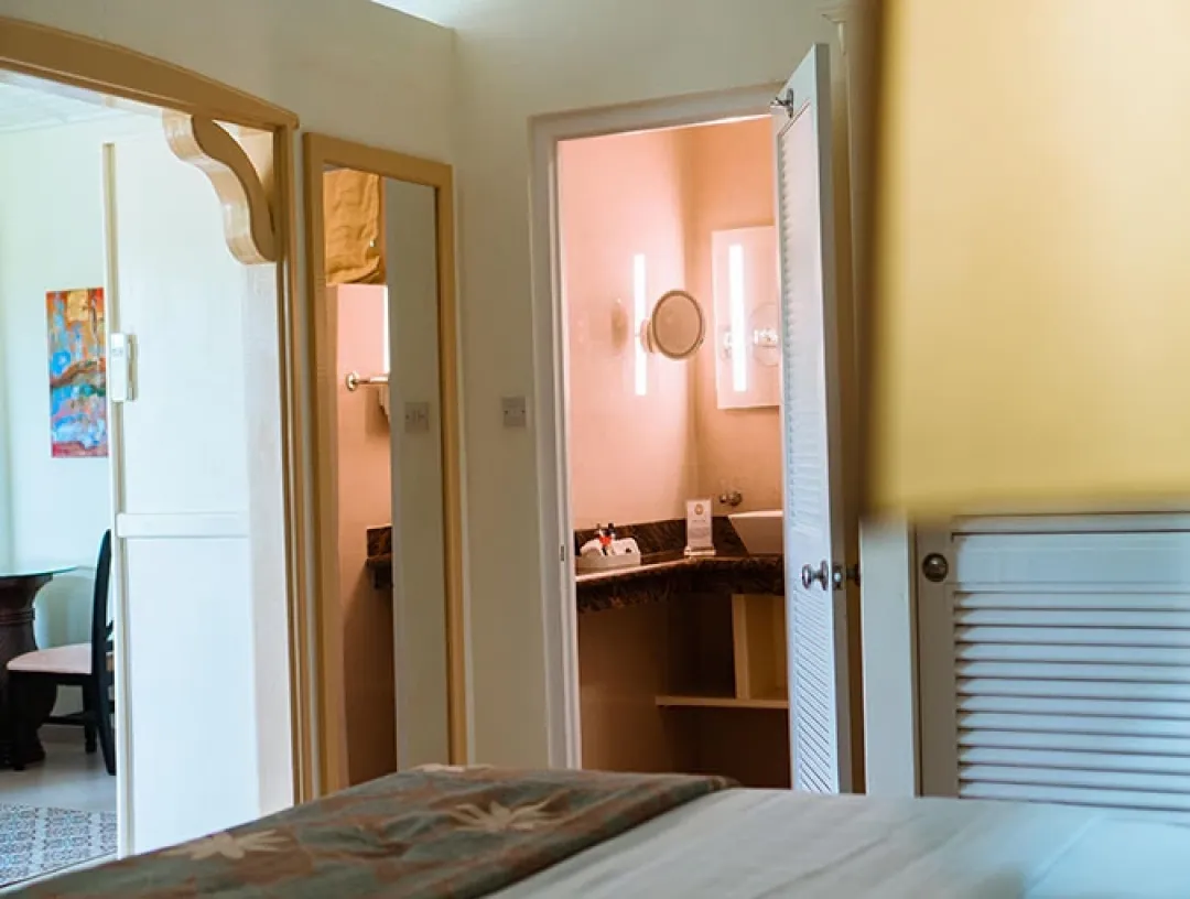 Blue-Horizons-Garden-Resort-Deluxe-One-Bedroom-Partial-Ocean-View-Details