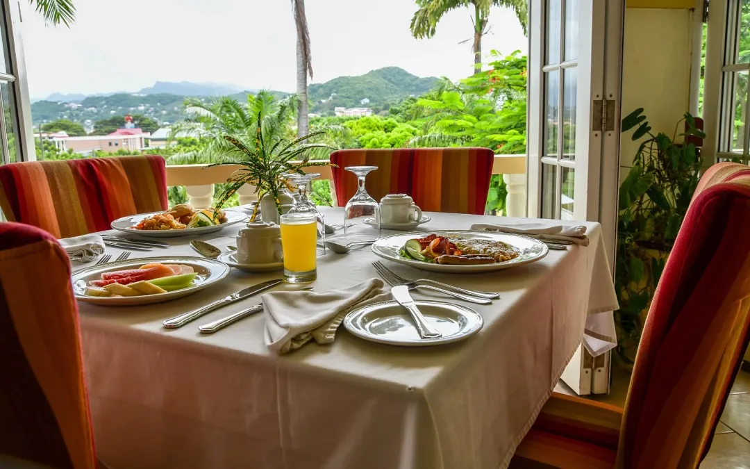 Blue-Horizon-Garden-Resort-La-Belle-Creole-Restaurant