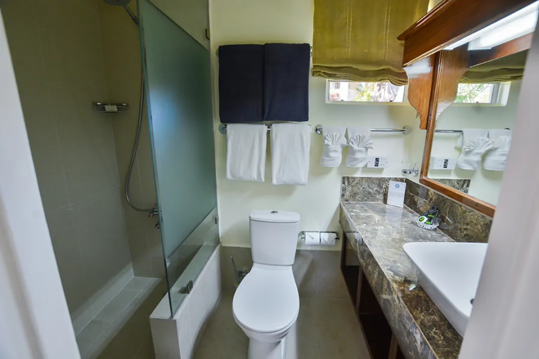 Blue-Horizon-Garden-Resort-Superior-Studio-Garden-View-Bathroom