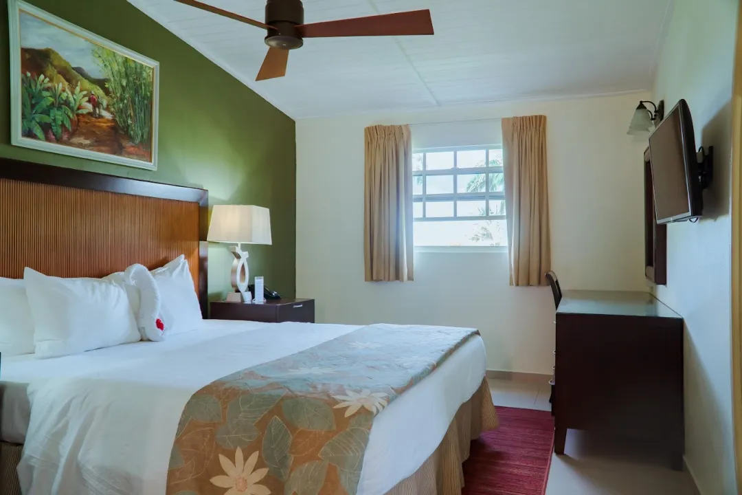 Blue Horizon Garden Resort - Deluxe One Bedroom Partial Ocean View - Bed