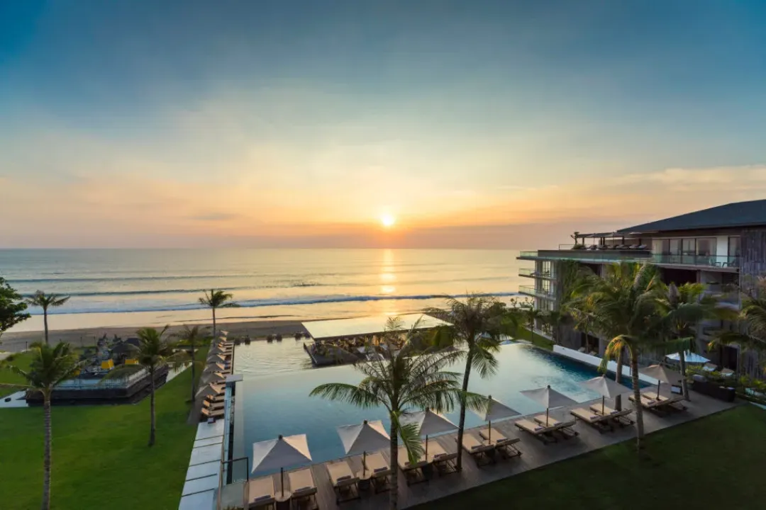 Alila Seminyak - Pool with Seaview After Sunset