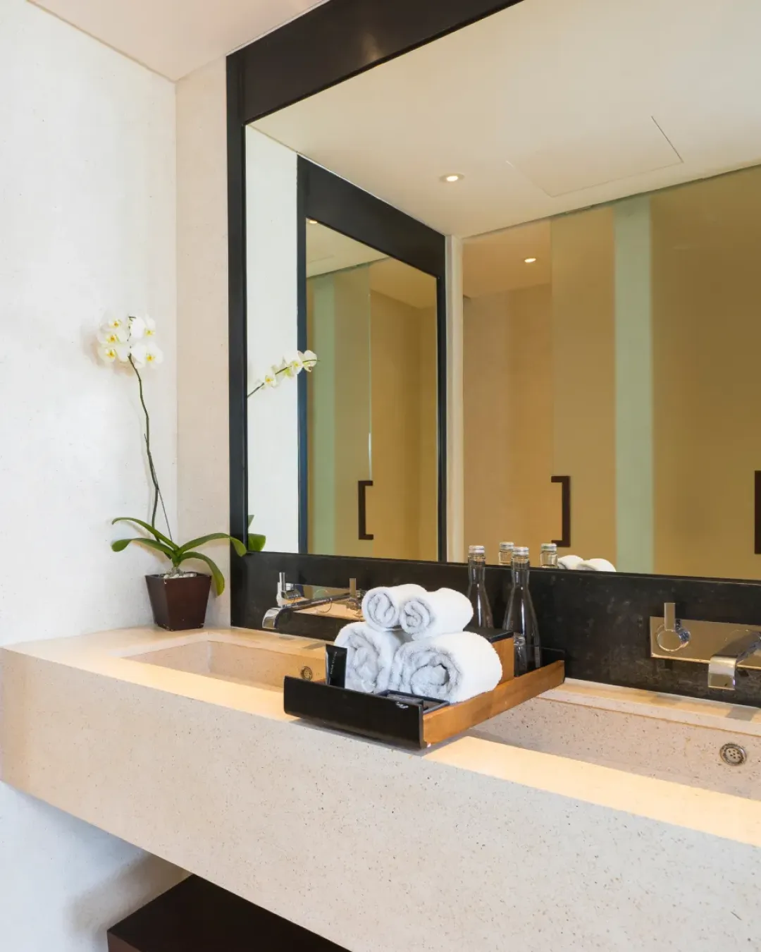 Deluxe Room - Bathroom