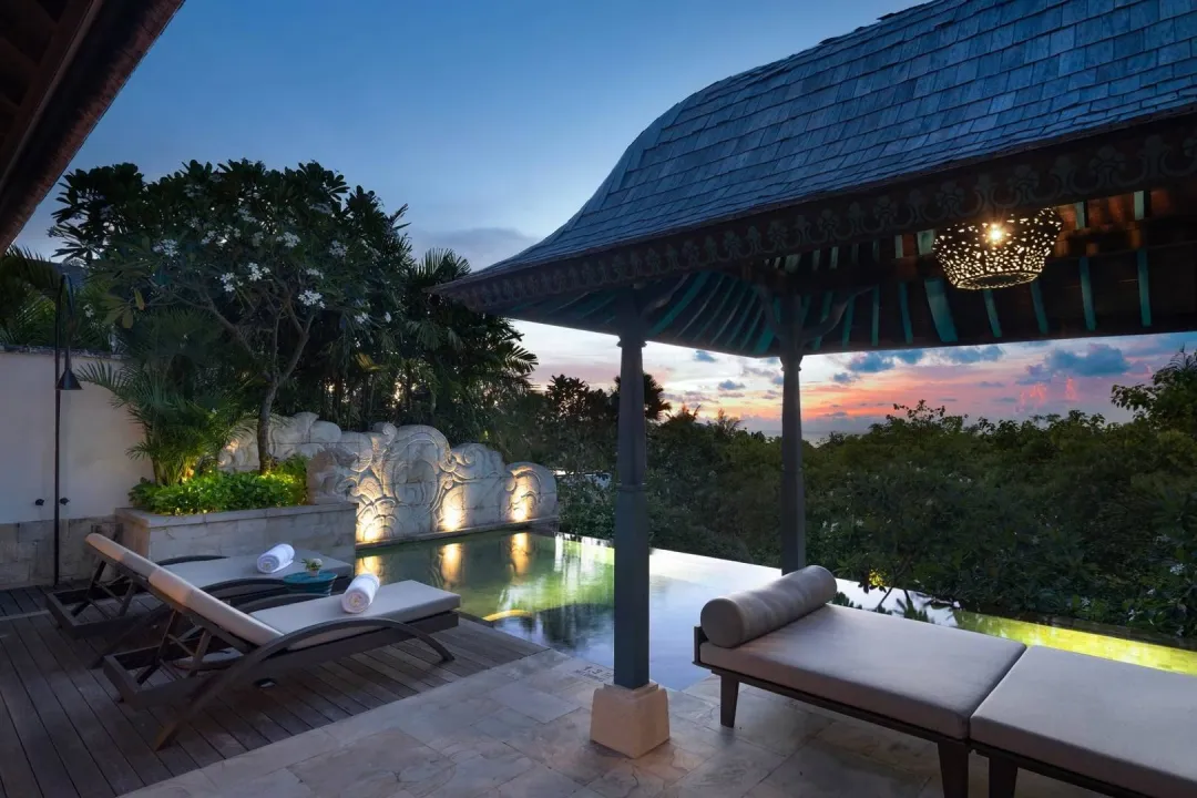 Sunset-Villa-with-Private-Pool-Pool-with-Lounge