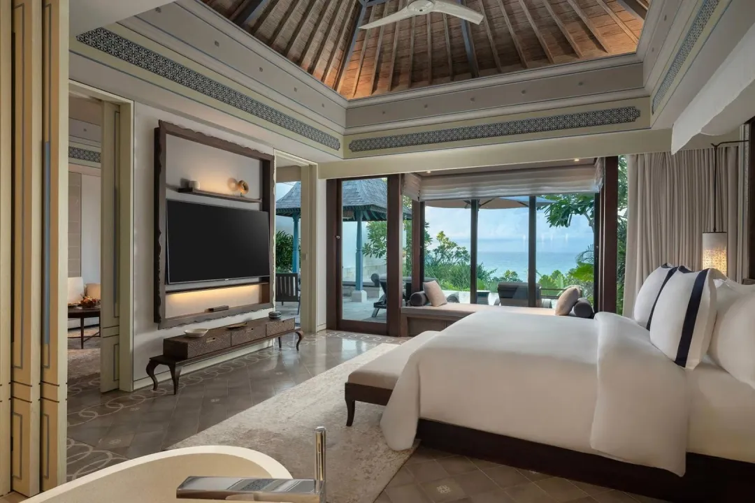 Panoramic-Ocean-with-Private-Pool-Bedroom