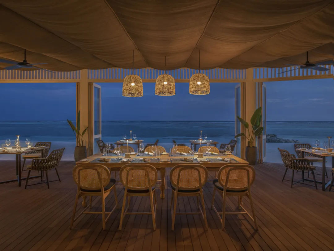 Le Meridien Maldives - Rivera at night