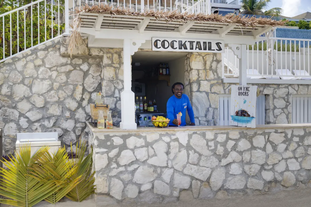 Hammock Cove -On the rocks bar