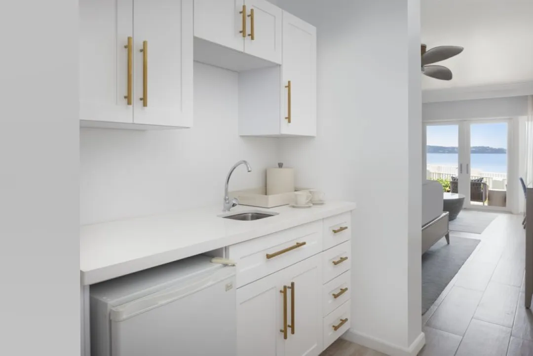 Coastline Deluxe Room - Kitchen