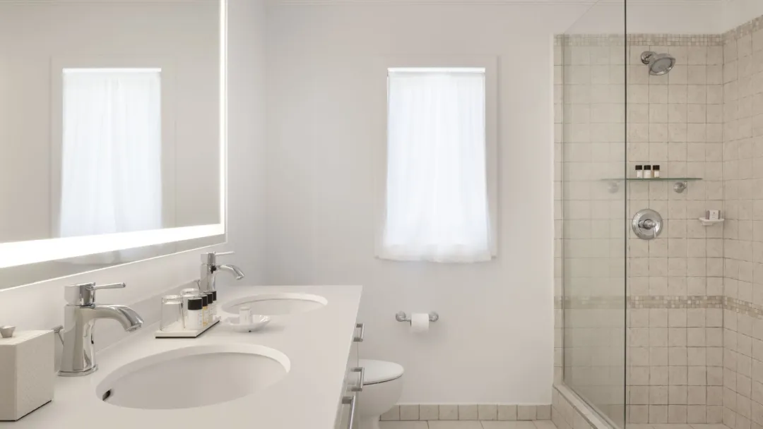 Two Bedroom Coastline Suite - Bathroom