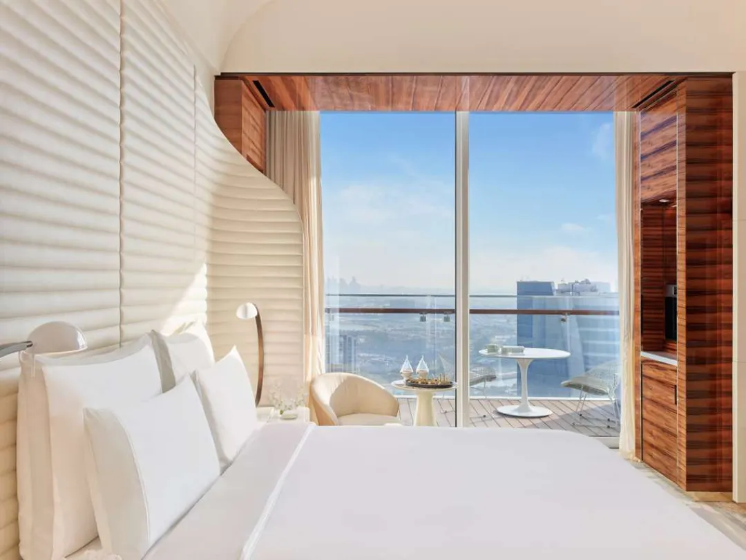 Fairmont Doha - Fairmont City View Balcony - Bed