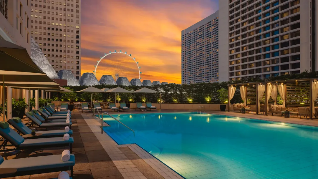 Conrad Singapore Marina Bay - Outdoor Pool Detail