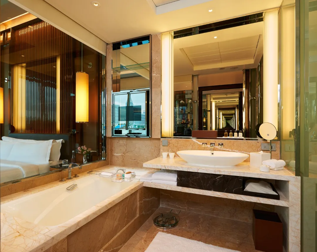 The Fullerton Bay Hotel Singapore - Premium Room - Bathroom