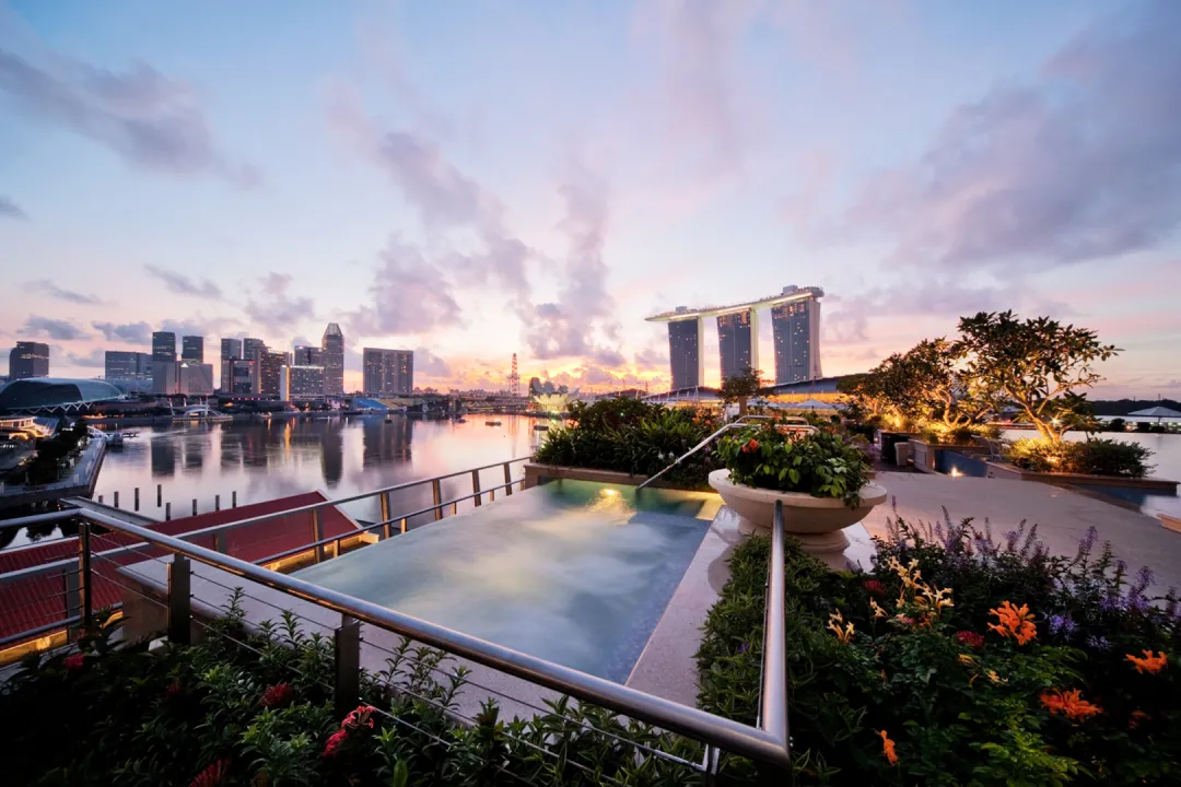 Fullerton Bay Hotel Singapore -Rooftop Pool