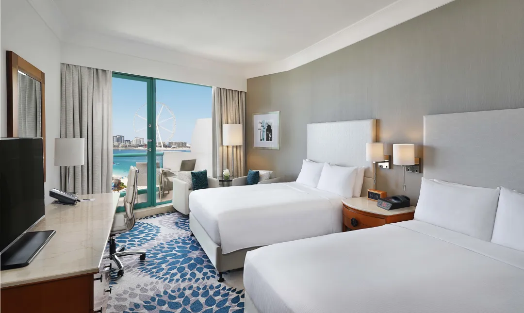 Hilton Dubai Jumeirah Beach - Two Queen Deluxe Rooms with Ain Dubai and Sea View - Detail