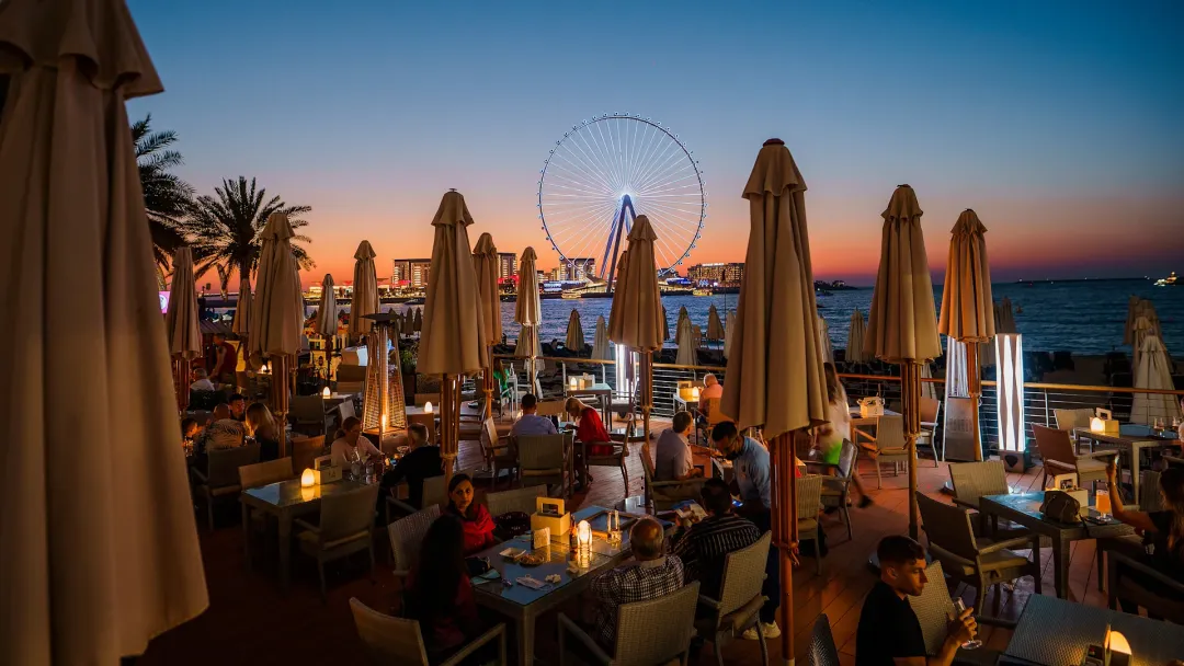 Hilton-Dubai-Jumeirah-Wavebreaker