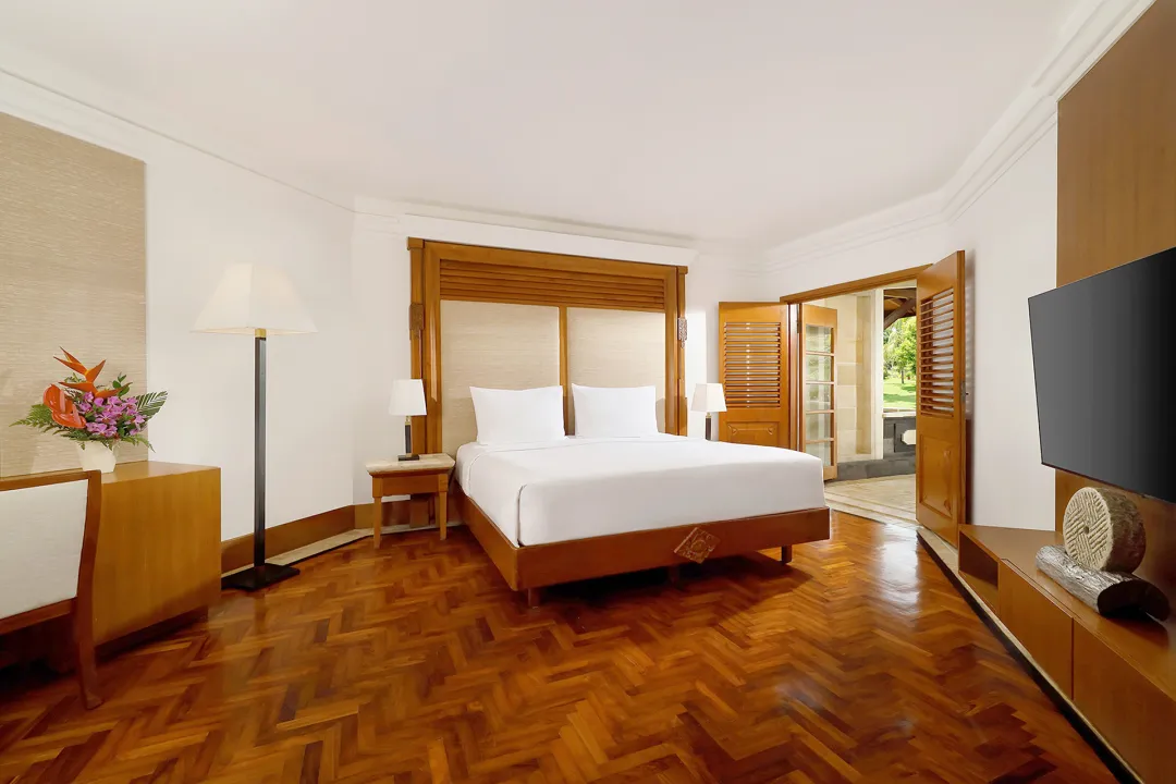 Nusa Dua Beach Hotel and Spa - Palace Club Suite - King Bed