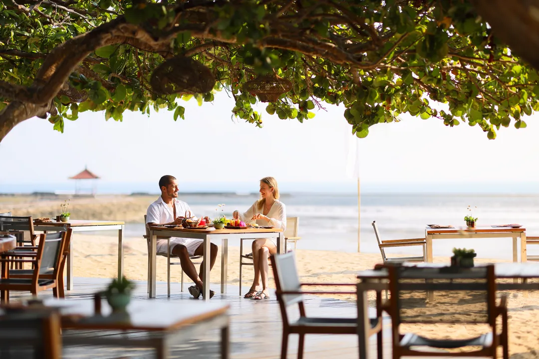 Nusa Dua Beach Hotel and Spa - Tamarind Restaurant - Outdoor seating