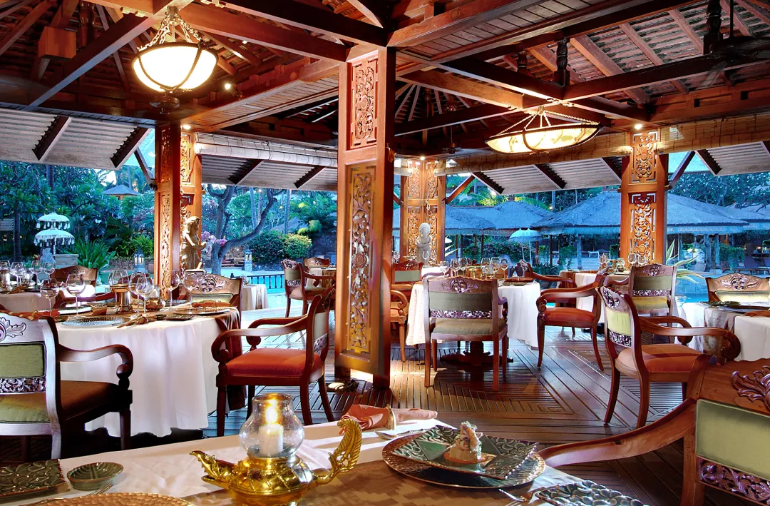 Nusa Dua Beach Hotel and Spa - Raja's Balinese Cuisine - Interior Seating