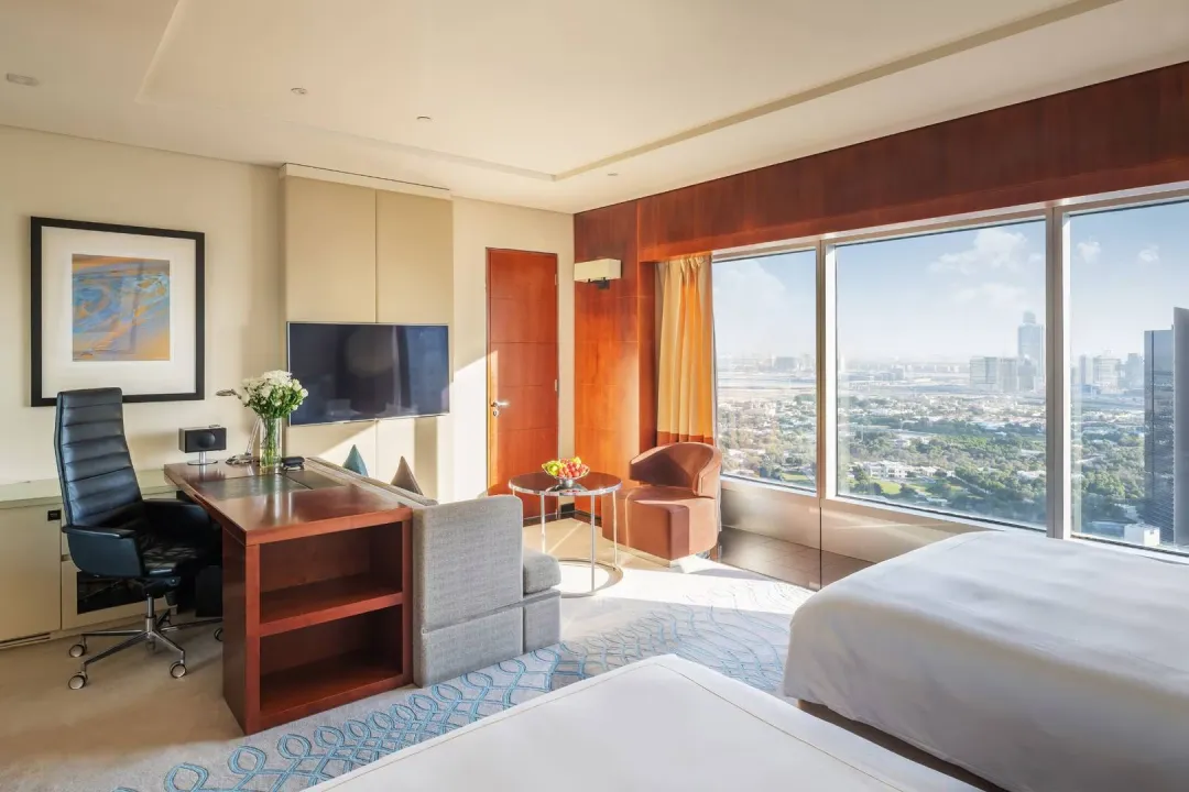 Jumeirah-Emirates-Tower-Club-Room-Twin-Beds