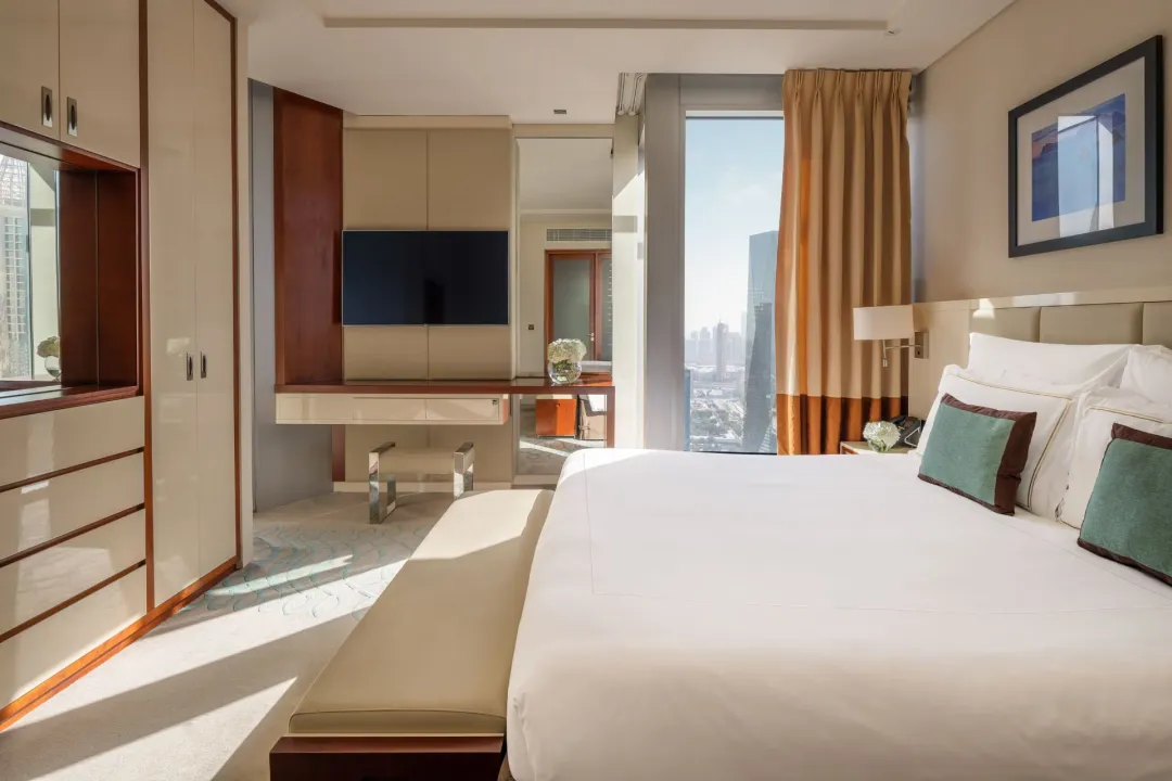 Jumeirah-Emirates-Tower-Club-Junior-Suite
