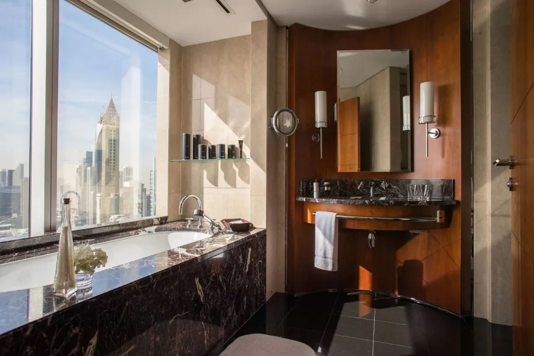 Jumeirah-Emirates-Tower-Family-Suite-Bathroom