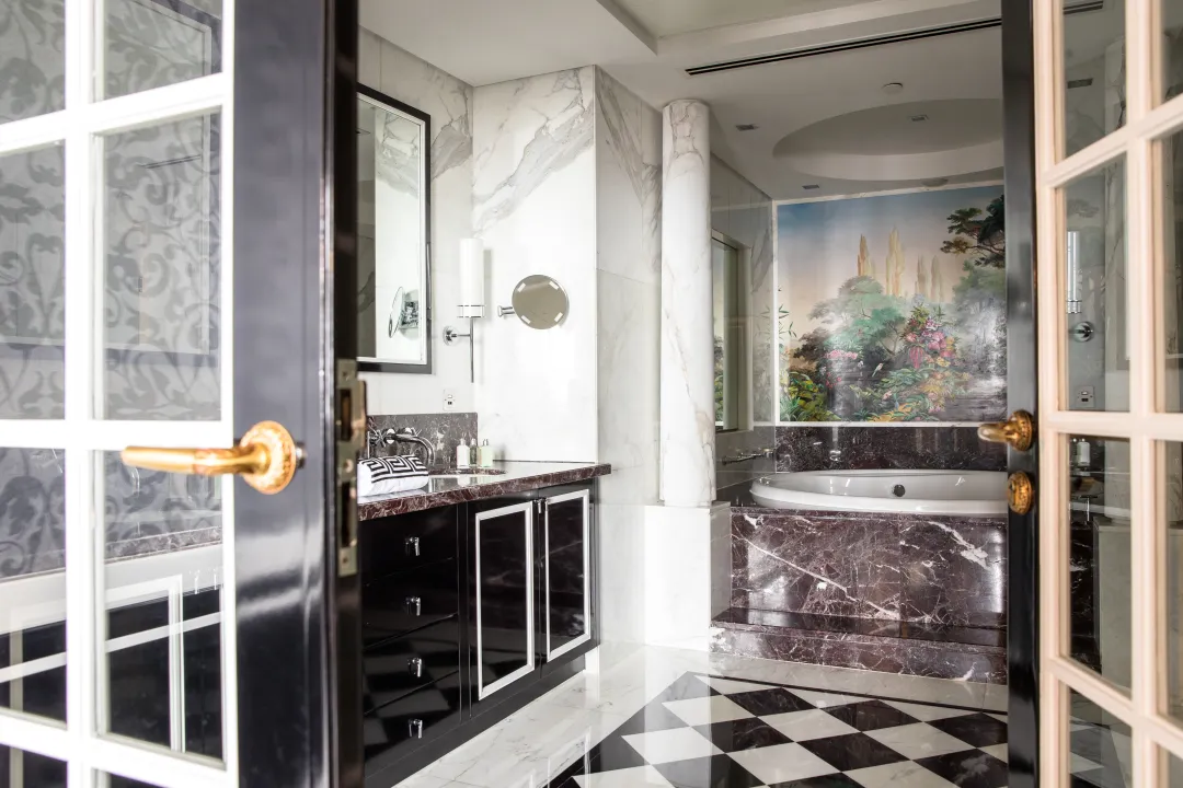 Jumeirah Emirates Towers - Presidential Suite Versace Bathroom