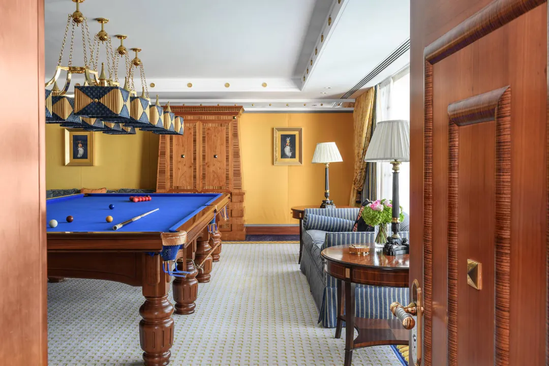 Burj-Al-Arab-Duplex-Club-Suite-Pool-Table
