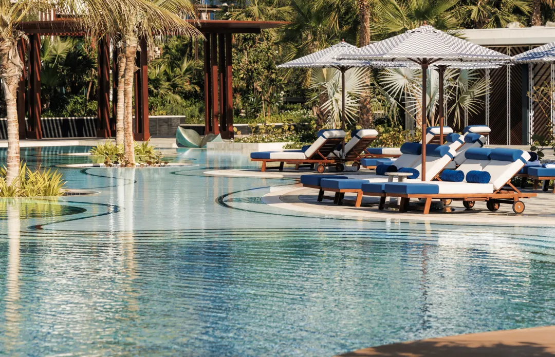 Jumeirah Marsa Al Arab_Resort Pool_Sunbeds_1