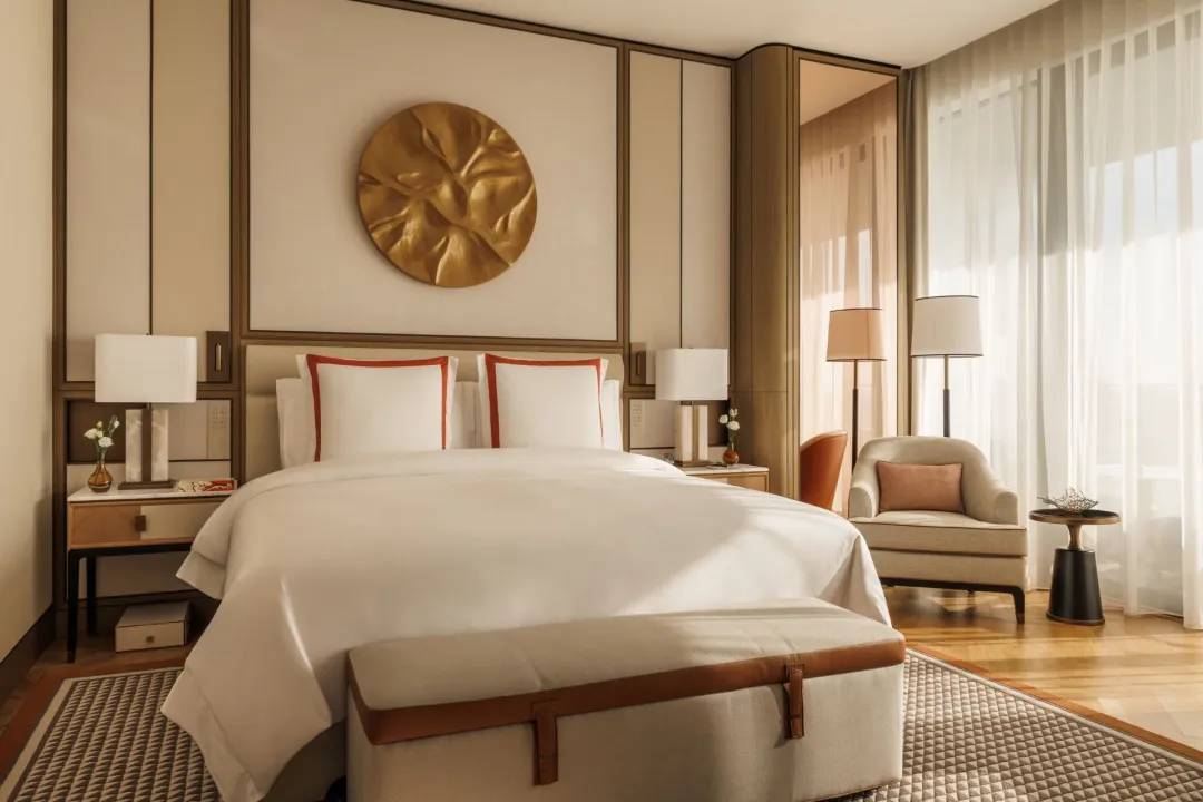 Jumeirah-Marsa-Al-Arab-Marine-Deluxe-Room-King-Bed