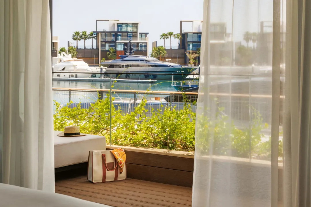 Jumeirah-Marsa-Al-Arab-Promenade-Deluxe-Room-Terrace