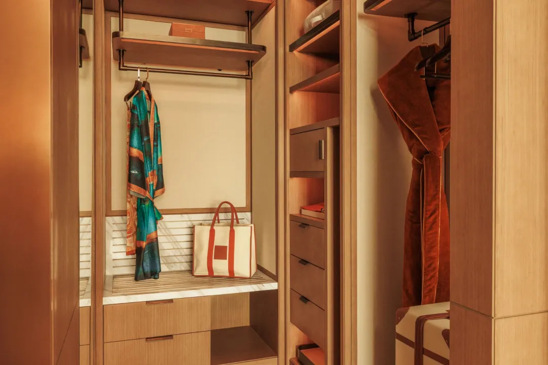 Jumeirah-Marsa-Al-Arab-Ocean-Family-Room-Walk-in-closet