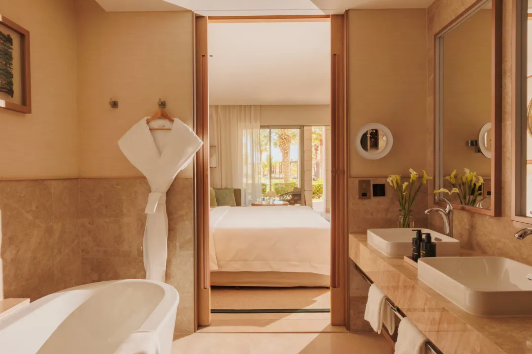 Jumeirah-Muscat-Bay-Deluxe-Garden-Room-Detail