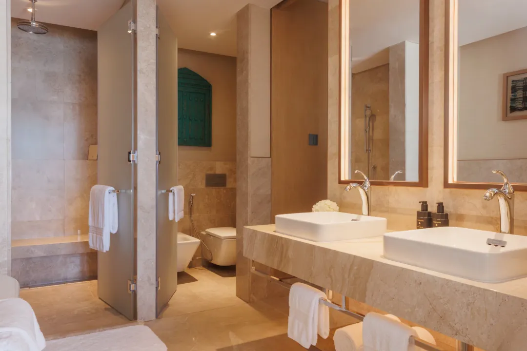 Jumeirah-Muscat-Bay-Deluxe-Garden-Room-Bathroom